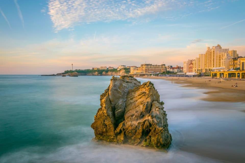 Studio Et Piscine Sur La Grande Plage Биариц Екстериор снимка