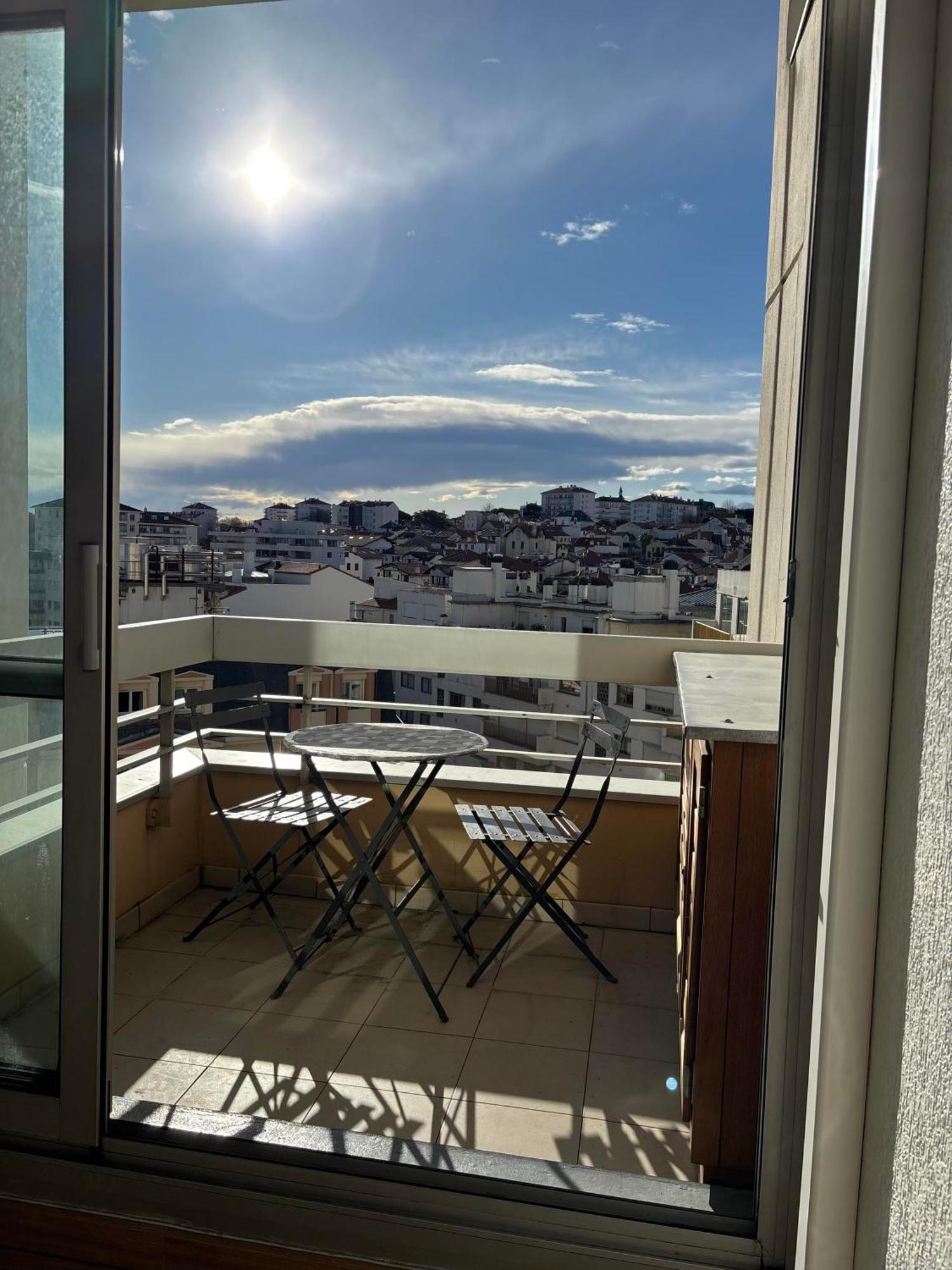 Studio Et Piscine Sur La Grande Plage Биариц Екстериор снимка