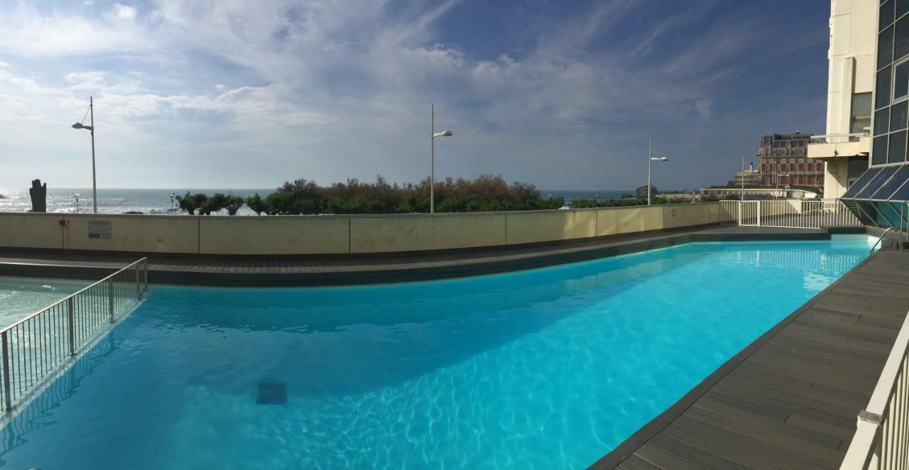 Studio Et Piscine Sur La Grande Plage Биариц Екстериор снимка